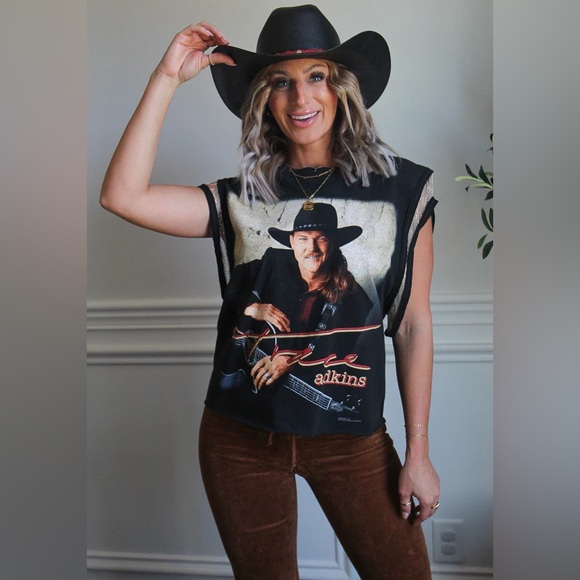 Johnny Cash Double-Sided Chain Tank - Picture 5 of 6